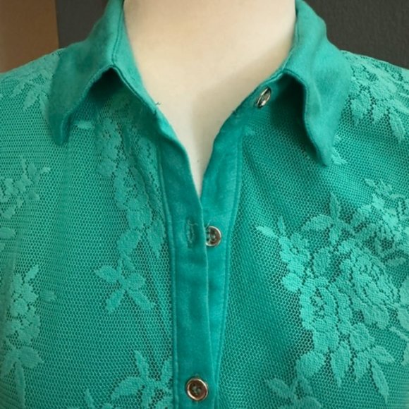 NWT Women's Top Sleeveless Button Up Lace Floral Overlay with High-low Hemline - Picture 8 of 9